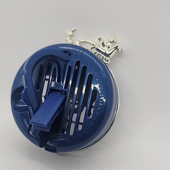 Bath & Body Works Sale Silver and Blue Globe Traveling Santa Visor Clip New - Picture 3 of 4